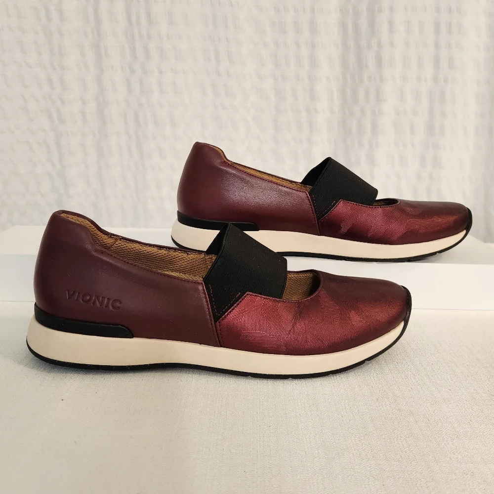 Vionic Cadee Camo Women's Slip-On Mary Jane Loafers Size 7 Color Red Wine Casual